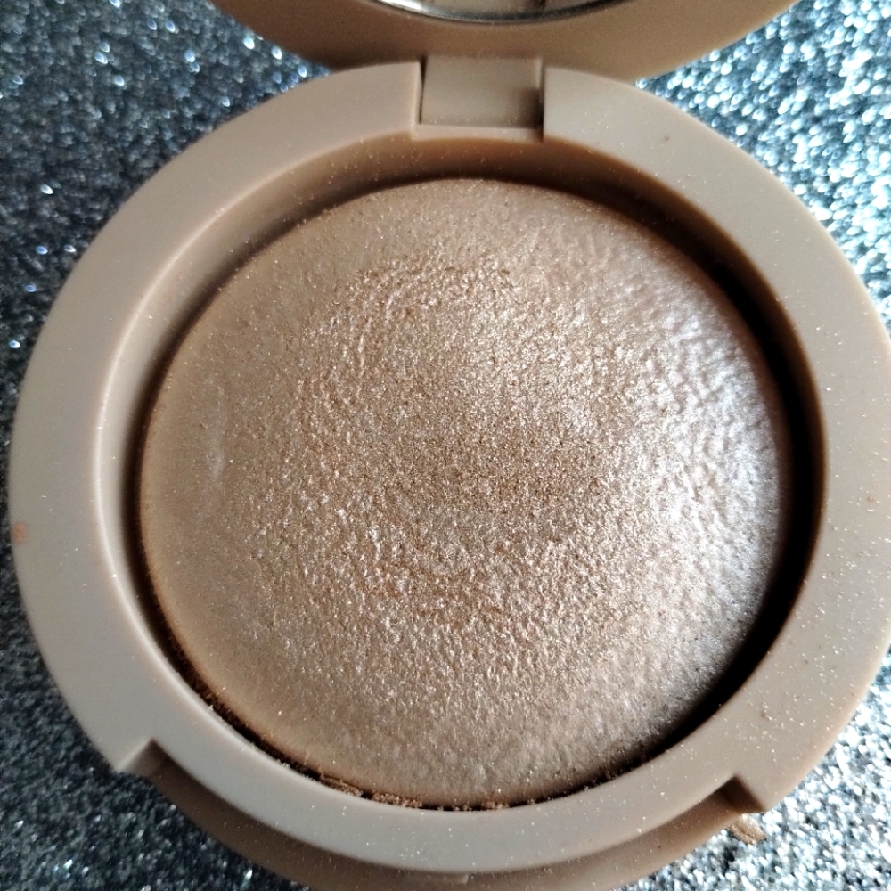 Kylie cosmetics winter rose highlighter